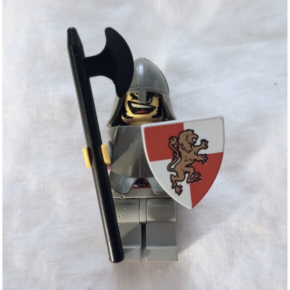 LEGO Castle Kingdoms Red Lion Knight w/Ax Shield & Armor - Funky Face Expression - Picture 1 of 3